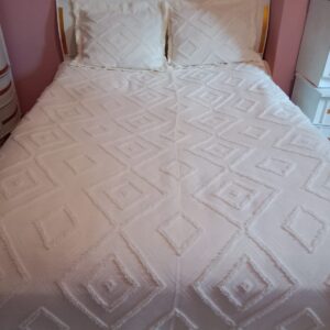 ESLA-8 Ponponlu Yatak Örtüsü  seti krem