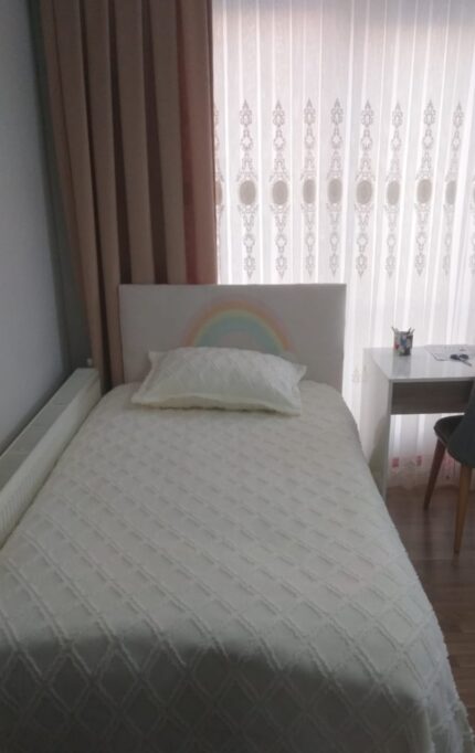 ESLA-9 Ponponlu Yatak Örtüsü  seti krem